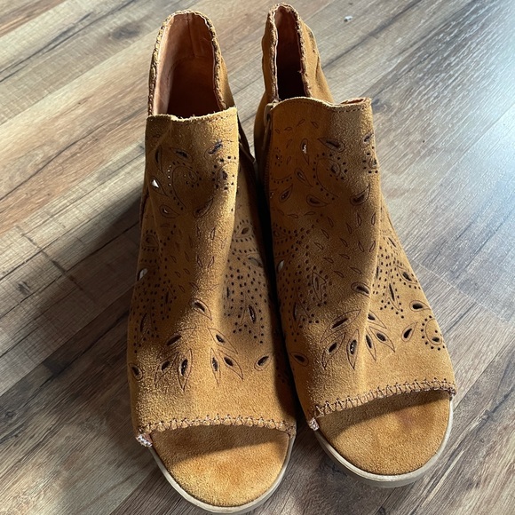 Zip Booties - Picture 1 of 7